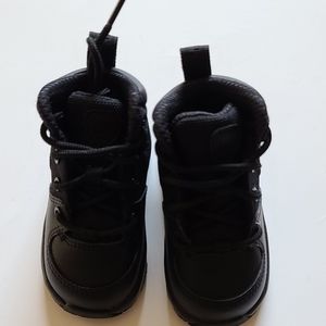 Nike Mania Black Size 4c